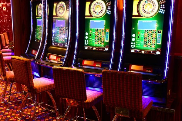 fortun365 platform showing slot games, live tables, and sportsbook interface